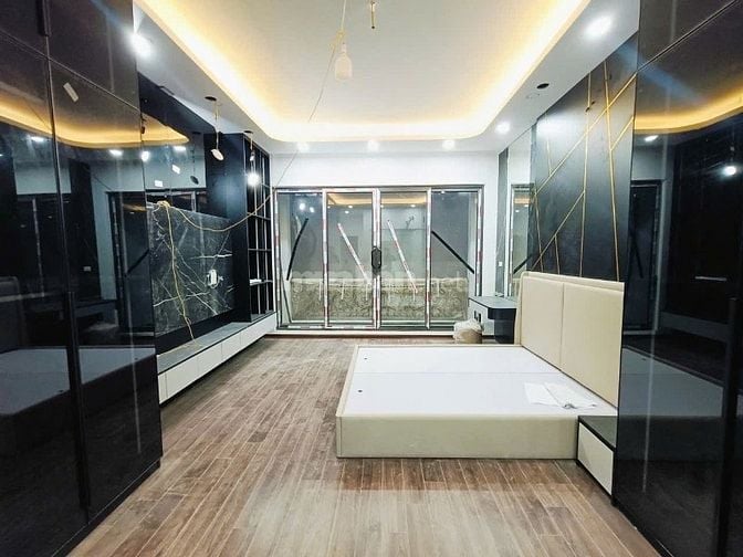 Bán nhà phố phố Xã Đàn, 110m2, 5t, mt 4.5m, giá 31.5 tỷ, kinh doanh.