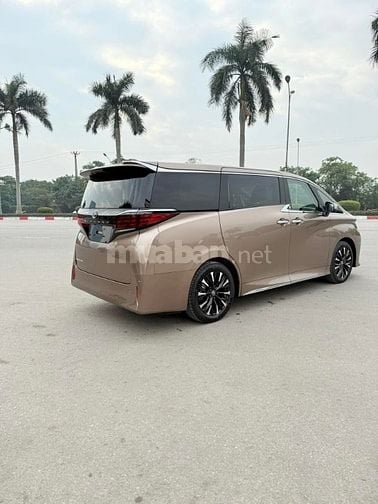 Bán Toyota Alphard 2.4 AT sản xuất 2024, mới 100%, xe giao ngay.