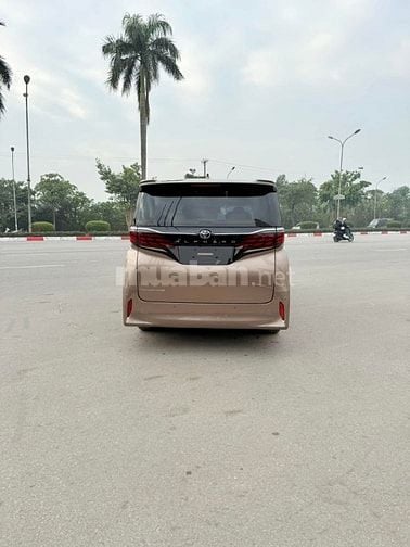 Bán Toyota Alphard 2.4 AT sản xuất 2024, mới 100%, xe giao ngay.