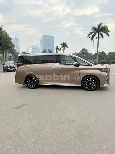 Bán Toyota Alphard 2.4 AT sản xuất 2024, mới 100%, xe giao ngay.