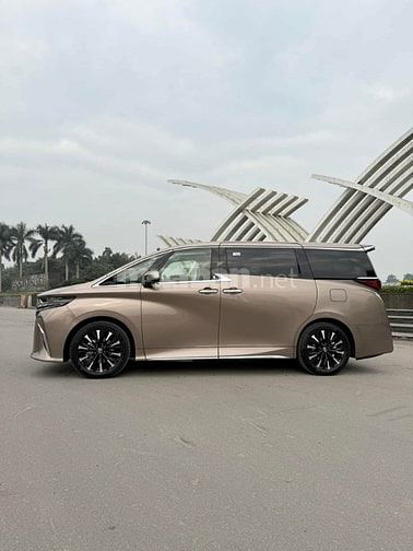 Bán Toyota Alphard 2.4 AT sản xuất 2024, mới 100%, xe giao ngay.