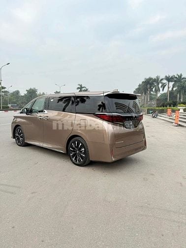 Bán Toyota Alphard 2.4 AT sản xuất 2024, mới 100%, xe giao ngay.