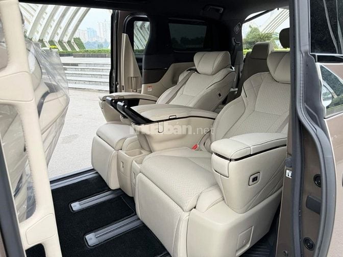 Bán Toyota Alphard 2.4 AT sản xuất 2024, mới 100%, xe giao ngay.