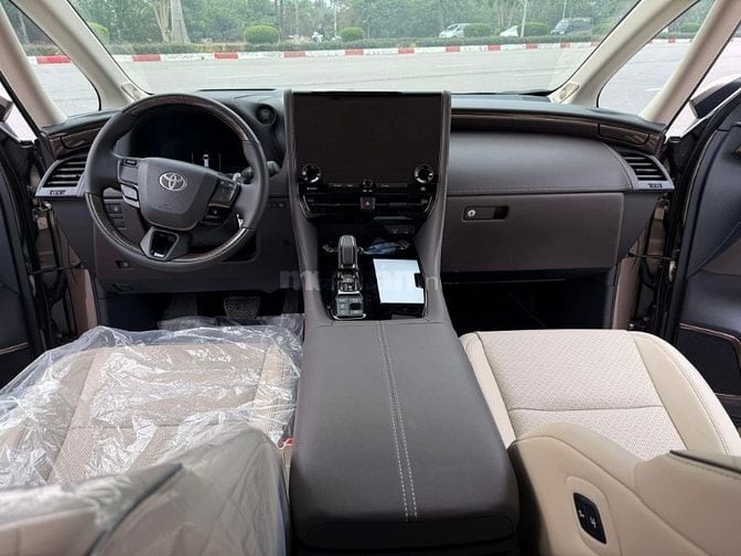 Bán Toyota Alphard 2.4 AT sản xuất 2024, mới 100%, xe giao ngay.