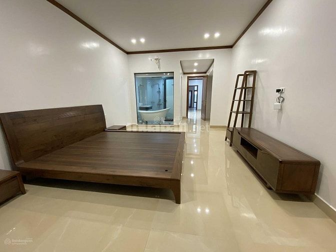 Cần bán căn nhà mới 90 m2 x 5 tầng, mặt đường Văn Cao, Đằng Lâm,Hải An