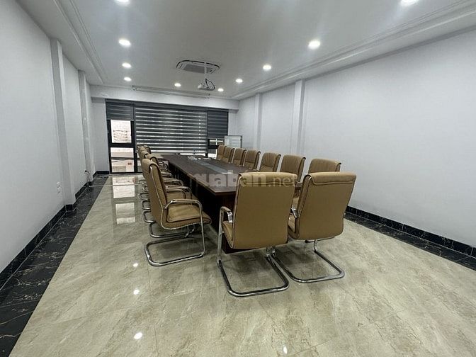 Bán tòa nhà mặt phố Trấn Vũ, Ba Đình, vỉa hè đá bóng, 137m2, 9t, 72 tỷ