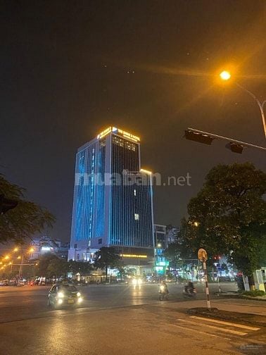 Cần bán lô đất góc bánh chưng 480m2 mặt đường Lê Hồng Phong