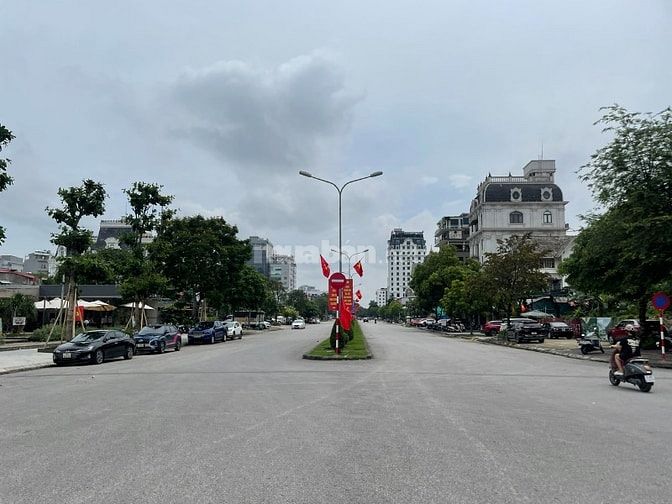 Bán cả 379m hoặc lẻ 270m Lô đất View Vườn Hoa đường Lê Hồng Phong