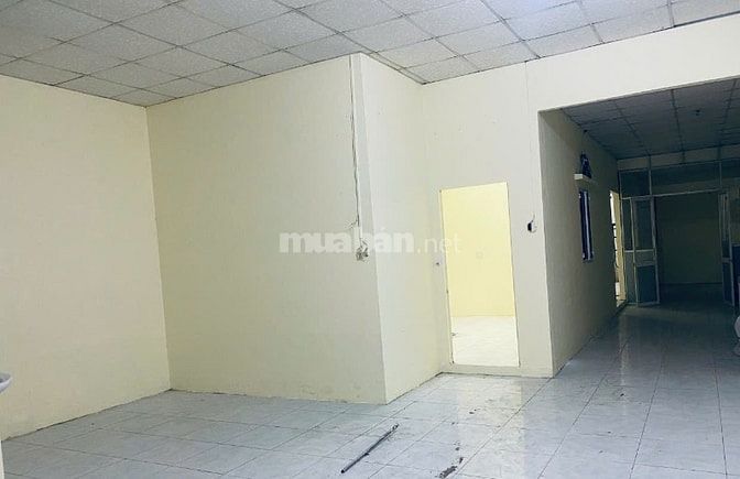 Cho thuê căn nhà diện tích 400m2 có lầu mặt tiền lớn 