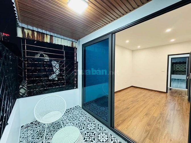 Nhà Nguyên Hồng hạ sâu lắm rồi, 46m2, gần ô tô, hồ Thành Công