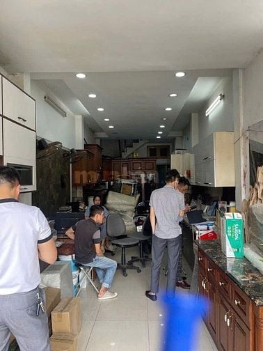 Bán nhà mặt phố La Thành, đoạn giữa La Thành và đài truyền hình VN