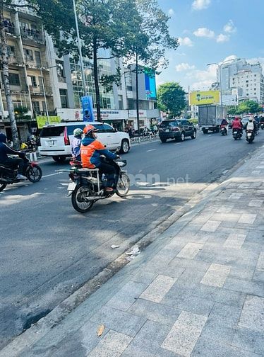 Cho thuê nhà  7 x 25, mặt tiền đường Nguyễn Thái Học,  Quận1