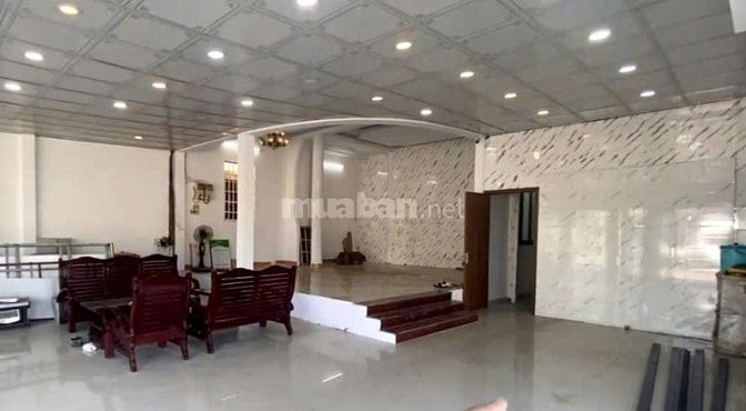 Cho thuê mặt tiền kinh doanh Dương Công Khi, Tân Hiê. Ngang 12m. 180m2