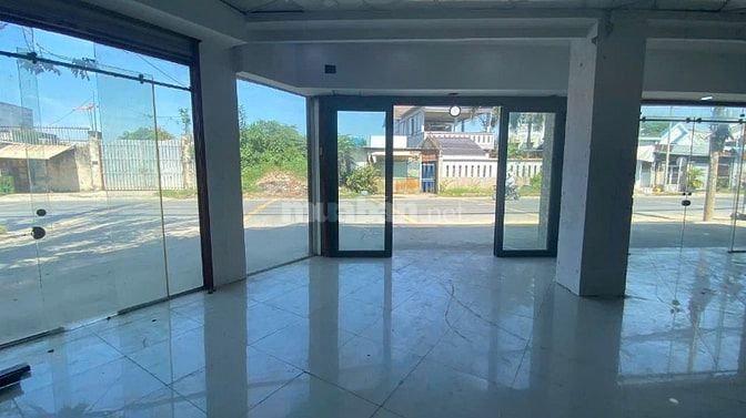 Cho thuê mặt tiền kinh doanh Dương Công Khi, Tân Hiê. Ngang 12m. 180m2