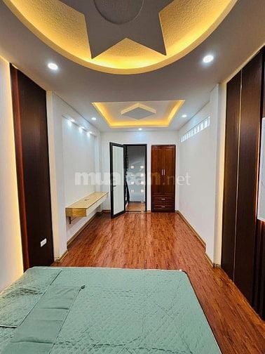 Bán nhà Kim Mã, gần ĐSQ Thuỵ Điển, 5 tầng full nội thất đón Tết