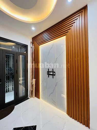 Bán nhà Kim Mã, gần ĐSQ Thuỵ Điển, 5 tầng full nội thất đón Tết