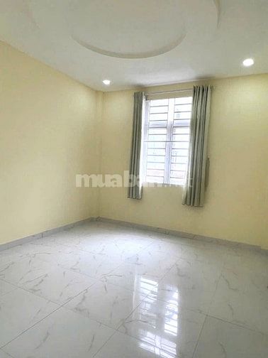 Nhà bán 4 tầng,  63m2 , nở hậu, cách chỗ đậu ô tô 1 căn, Bùi Minh Trực