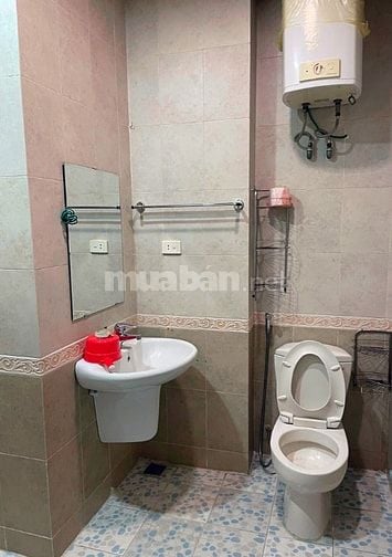 Cho thuê nhà 4 tầng (40m2)ngõ 136 Trung Kính