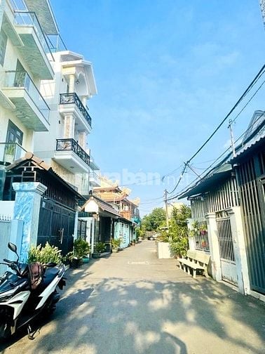 Bán nhà Lã Xuân Oai, Hẻm KIA tung tăng, 150m2, nở hậu, Gía 6,2 tỉ