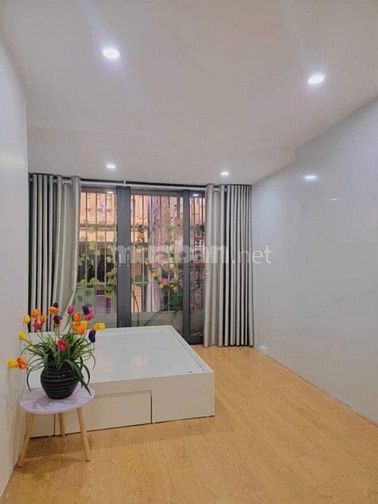 Cho thuê nhà tập thể phố 8/3 - Hai Bà Trưng - Hà Nội.  DT 60m2 