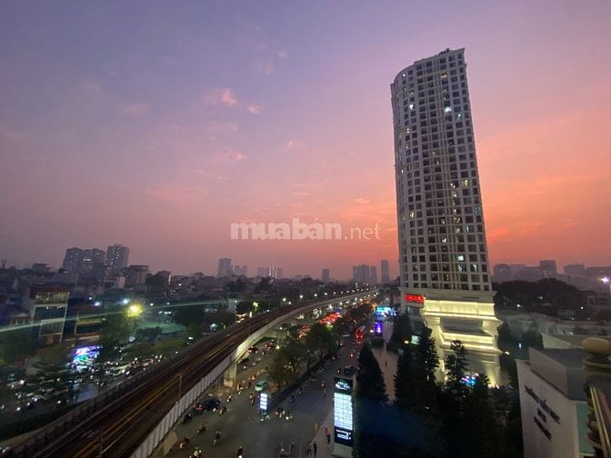 Chính chủ cho thuê văn phòng có rooftop cạnh Royal City (có video)