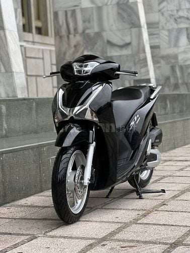 Bán xe SH150cc model 2018, xe còn mới nguyên zin