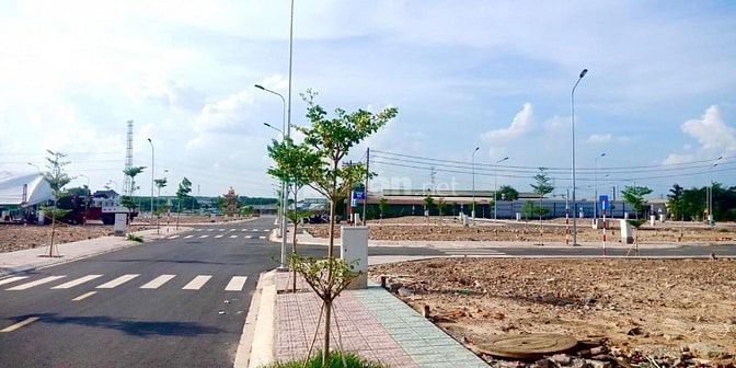 Bán Đất Nền Làng Đại Học Bình Dương. Giá 900 Triệu. Có Sổ Sẵn