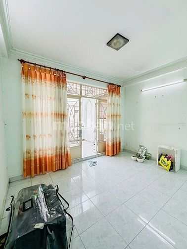 Giảm 1tỷ,CMT8 Nở Hậu 6,4m,3Tầng,Gần Công Viên,Ngay Metro nhộn nhịp