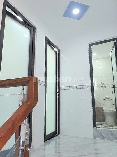 Nhà đẹp, sát MT, Hẻm 690 Nguyễn Duy, P12,Q8. 5,7m/NHx5,8m,1trệt, 1lầu.