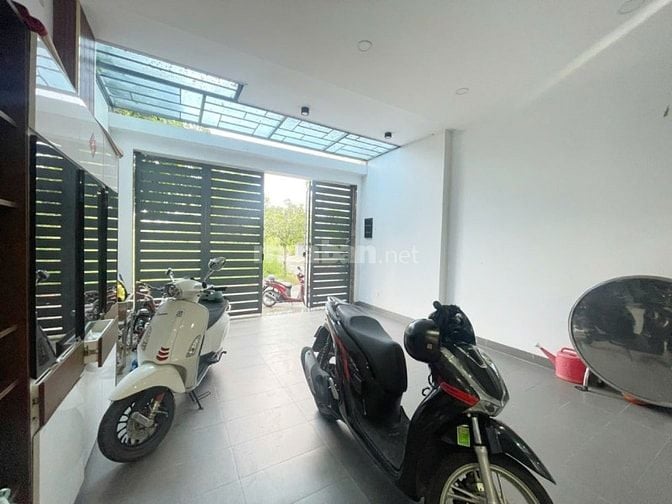 Bán nhà 1 trệt 3 lầu 4PN 5Tolet ngay Lê Văn Lương ngay chợ Phước Kiển 