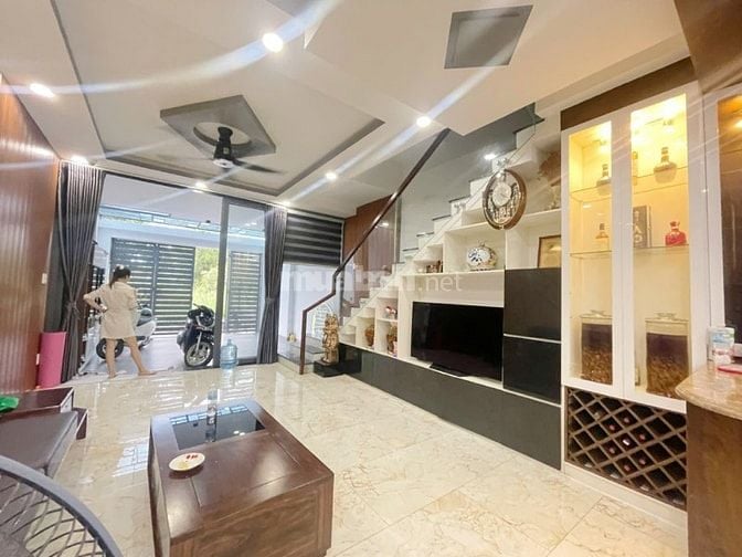 Bán nhà 1 trệt 3 lầu 4PN 5Tolet ngay Lê Văn Lương ngay chợ Phước Kiển 