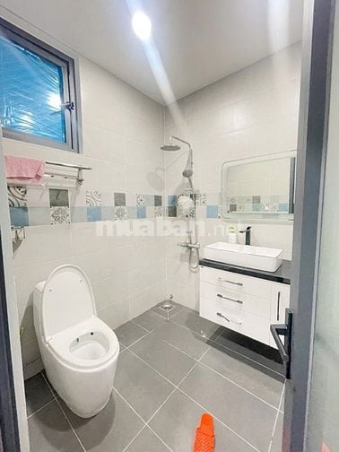 Bán nhà 1 trệt 3 lầu 4PN 5Tolet ngay Lê Văn Lương ngay chợ Phước Kiển 