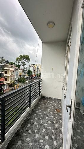 Cho thuê nhà MT 188 Nguyễn Thái Sơn DT 182m2 1 trệt 3 lầu. Giá: 28 tr