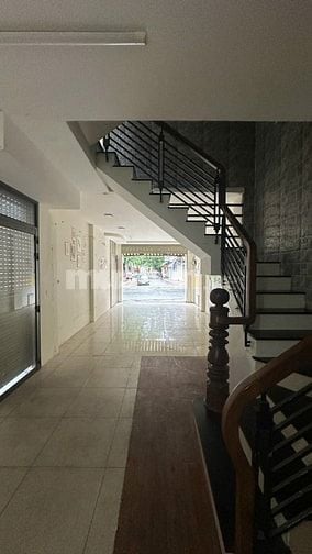 Cho thuê nhà MT 188 Nguyễn Thái Sơn DT 182m2 1 trệt 3 lầu. Giá: 28 tr