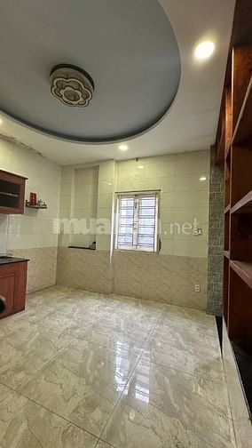 Cho thuê nhà MT 188 Nguyễn Thái Sơn DT 182m2 1 trệt 3 lầu. Giá: 28 tr