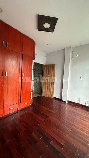 Cho thuê nhà MT 188 Nguyễn Thái Sơn DT 182m2 1 trệt 3 lầu. Giá: 28 tr