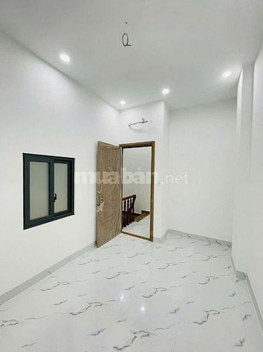 Bán Nhà 1 Trệt, 1 Lầu, 3 Phòng Ngủ, 2WC, Gần Ngã 3 Tân Kim