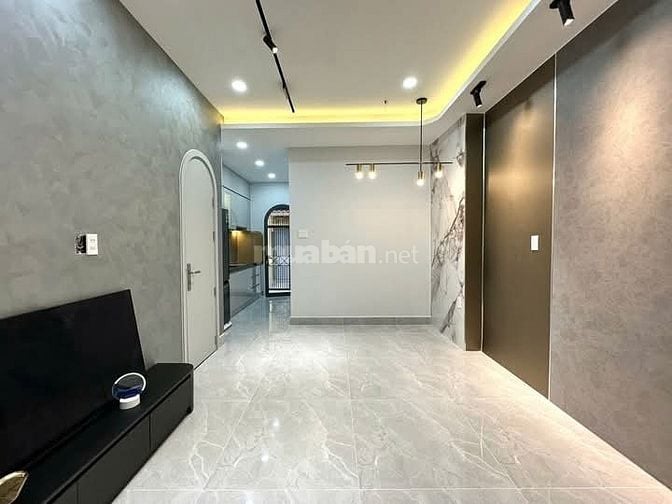 Bán gấp nhà Cách Mạng Tháng 8, p.13, Quận 10. Giá 2,89 tỷ/60m2, HXH