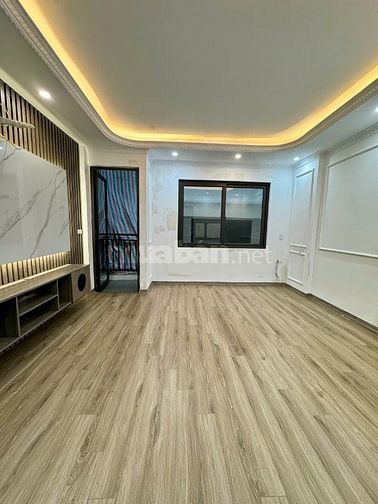 Nhà Ngã Tư Sở- thang máy 8.19 tỷ 31m2*7 tầng-15m ra đường Trường Chinh