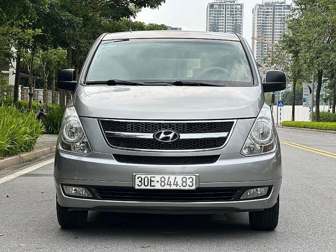 Cần bán Hyundai Starex 2.4MT sx 2015 máy xăng nguyên bản 100% cực đẹp