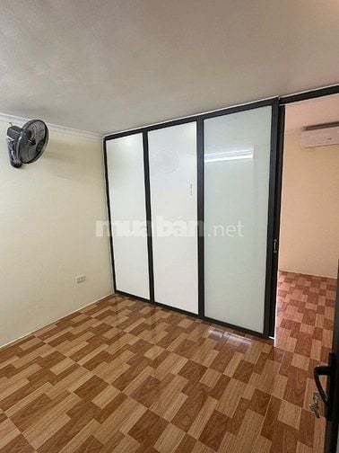 Cần bán nhà ngõ 99/16B Định Công Hạ, diện tích 25 m2, 3 tầng, nhà mới