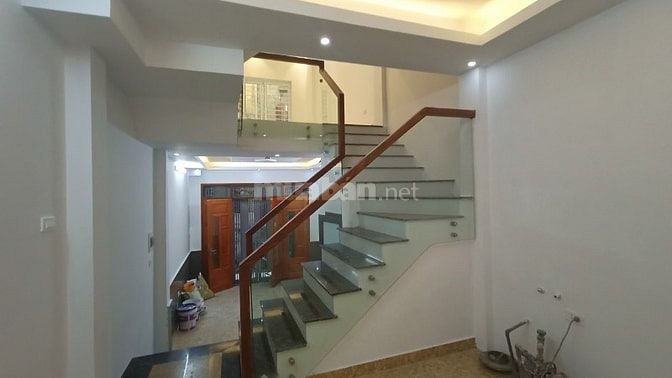 CC cần bán nhà 30 m2 5 tầng, nhà đẹp ngõ thông cách ô tô tránh 20 m