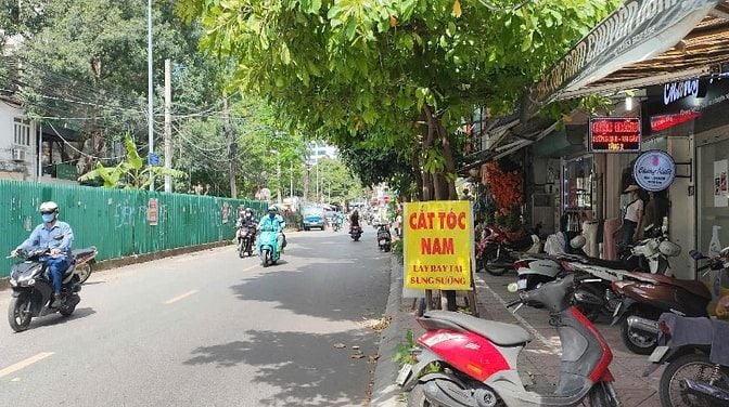 Bán nhà mặt đường Nguyên Hồng quận Ba Đình, mặt tiền 7m, giá 5,6 tỷ