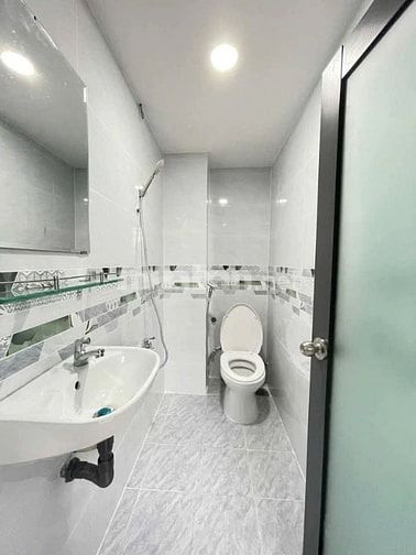 Xoay vốn bán nhà Lý Chính Thắng, Quận 3. Giá 2,39 tỷ/60m2, đường rộng