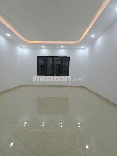 Bán nhà Giáp Bát - Ngõ nông gần phố 36m x 5 tầng - Tặng full nội thất