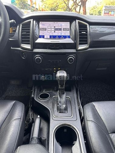 Cần Bán Xe Ford Everest Titanium 4x2 sx 2021 zin đét 100% quá đẹp.