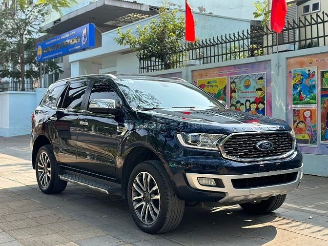 Cần Bán Xe Ford Everest Titanium 4x2 sx 2021 zin đét 100% quá đẹp.