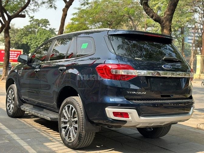 Cần Bán Xe Ford Everest Titanium 4x2 sx 2021 zin đét 100% quá đẹp.