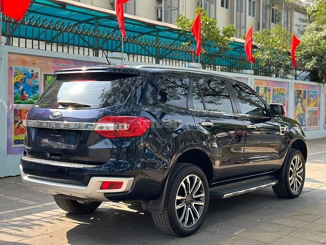 Cần Bán Xe Ford Everest Titanium 4x2 sx 2021 zin đét 100% quá đẹp.