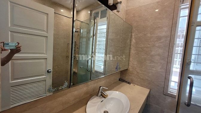 Biệt thự Ciputra, Mặt Đường Đôi, 230m2 Ô Chờ Thang Máy, Giá 62 tỷ 